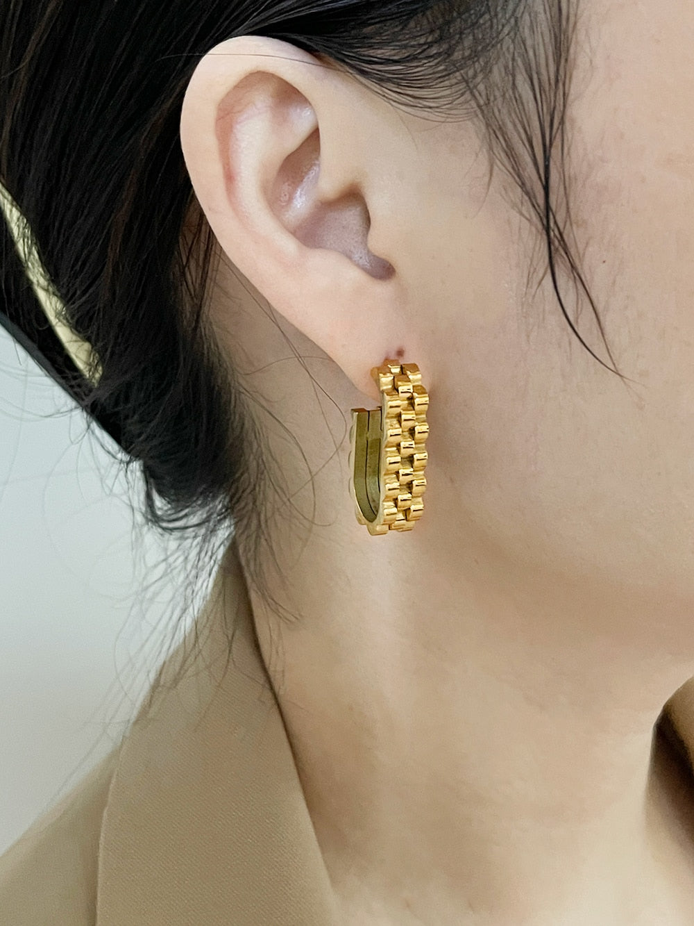 Statement Gal l Earring